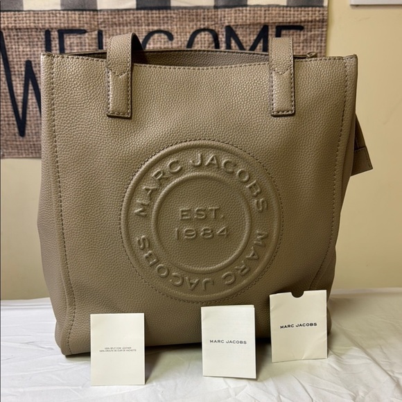 Marc Jacobs Tan Shoulder Bag with Embossed Logo - Picture 1 of 16